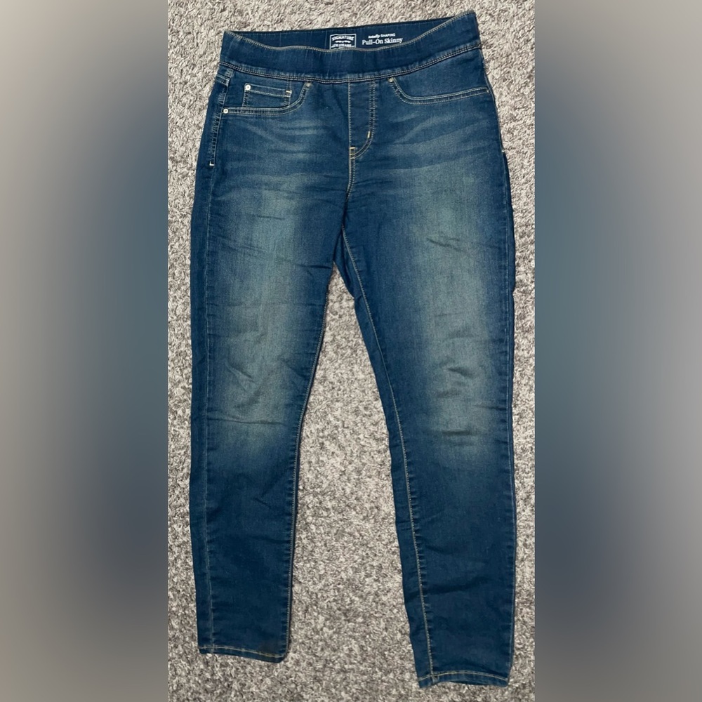 Levi Strauss & Co. Women’s Totally Shaping Pull-On Skinny jeans